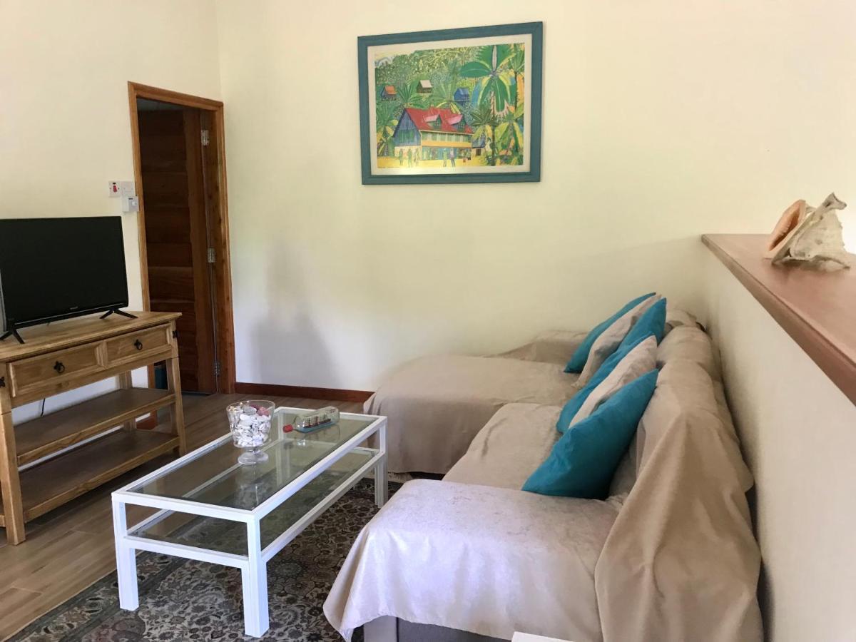 Rock And Palm Lodge Self Catering Appartment Baie Lazare  المظهر الخارجي الصورة